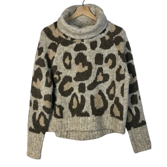 RD Style Beige Cheetah Print Turtleneck Sweater XS - Picture 2 of 4